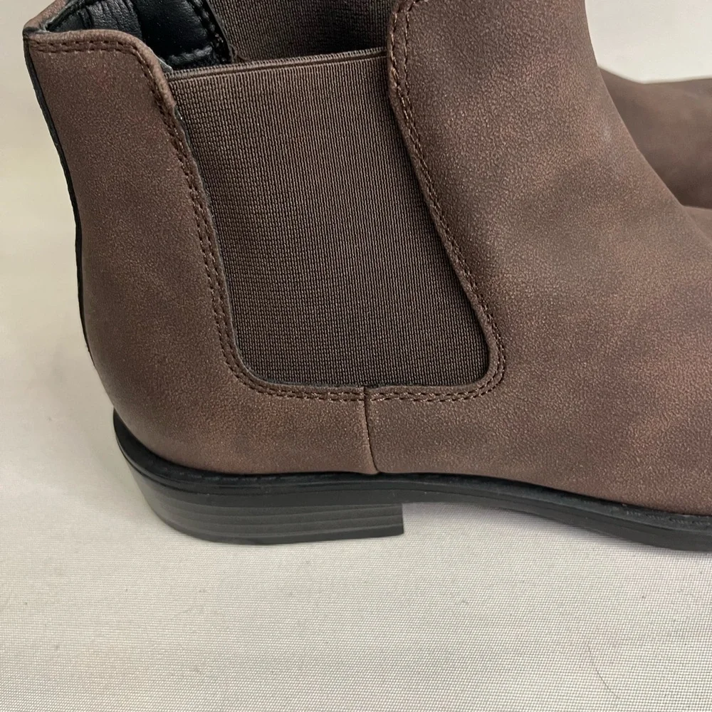Title: Madden Men Steve Madden Maxxin Faux Nubuck Leather Chelsea Boots NWOB Siz